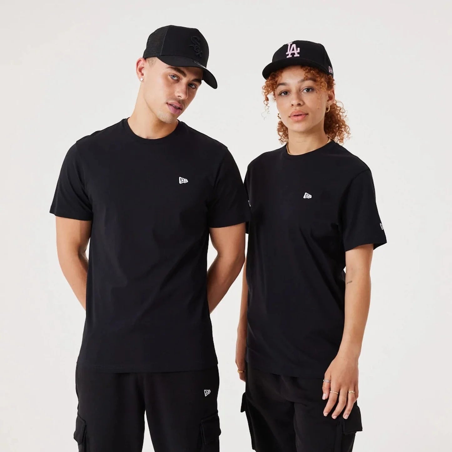 T-SHIRT ESSENTIALS LOGO