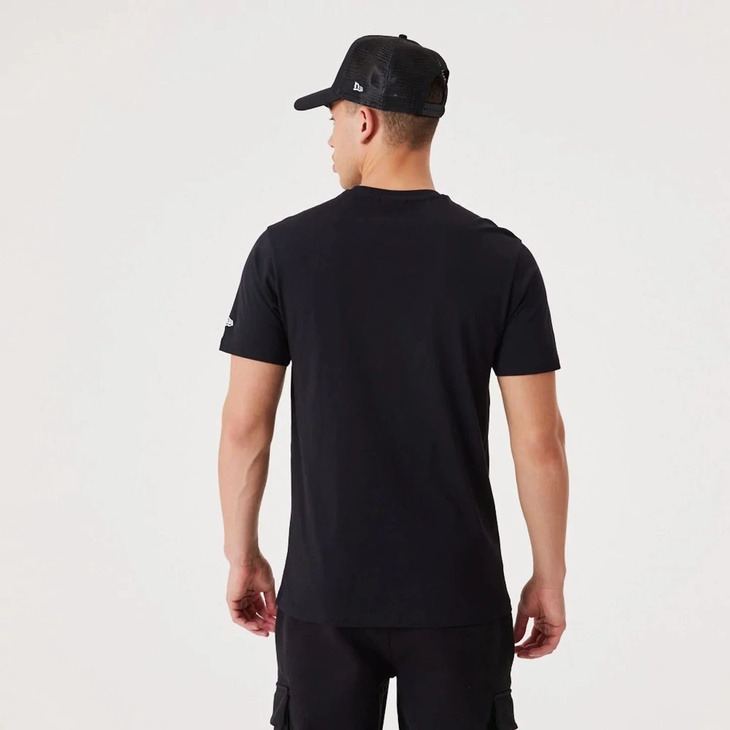 T-SHIRT ESSENTIALS LOGO