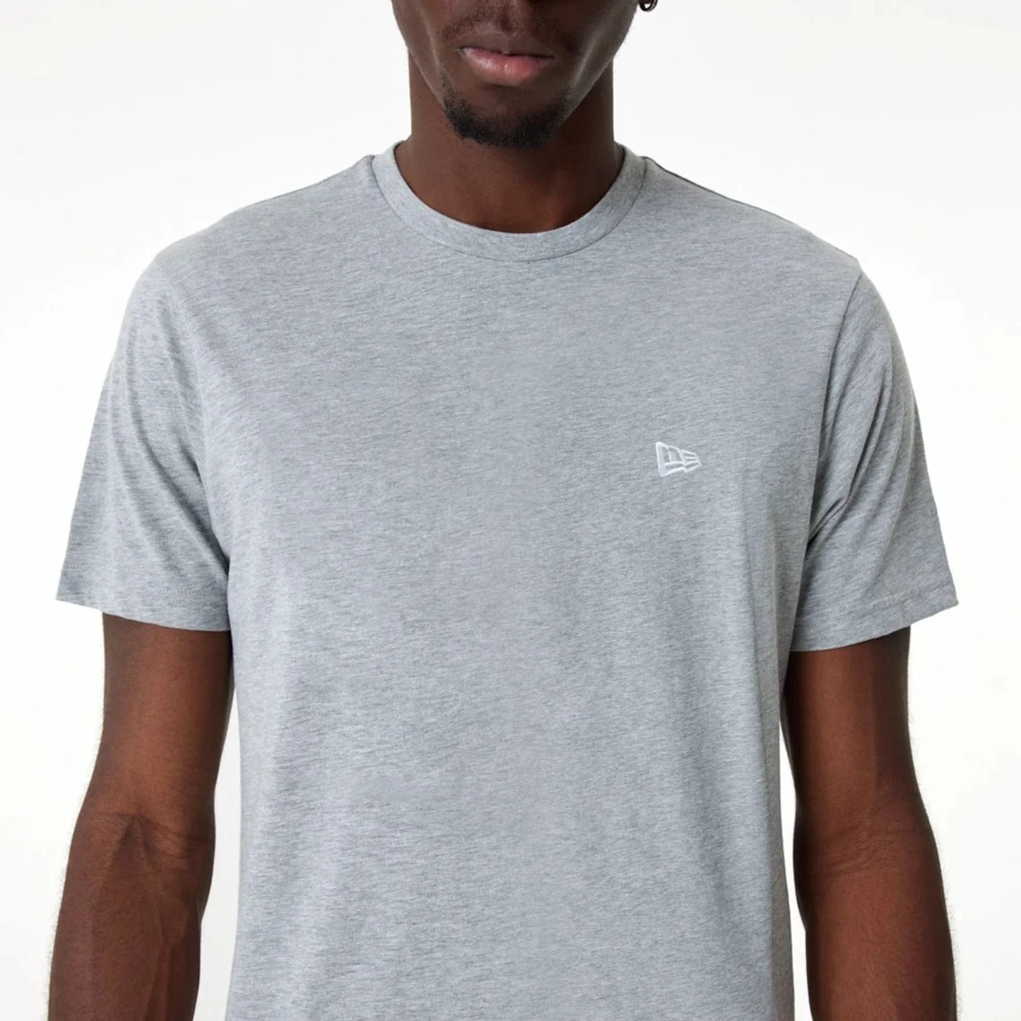 T-SHIRT ESSENTIALS LOGO