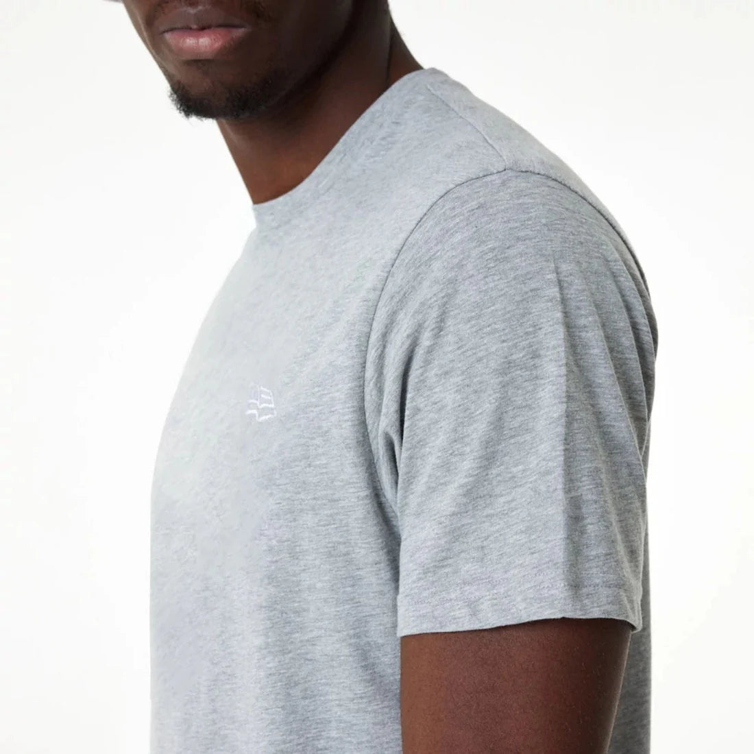 T-SHIRT ESSENTIALS LOGO