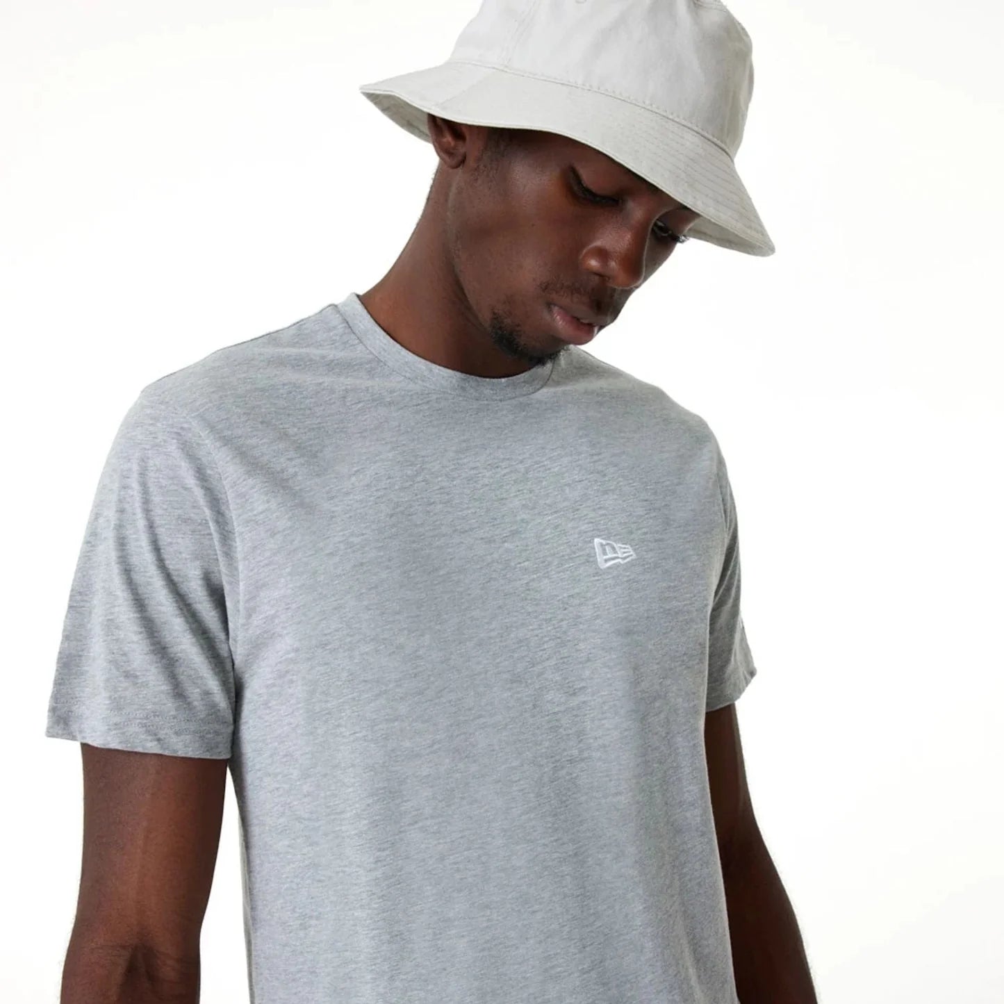 T-SHIRT ESSENTIALS LOGO
