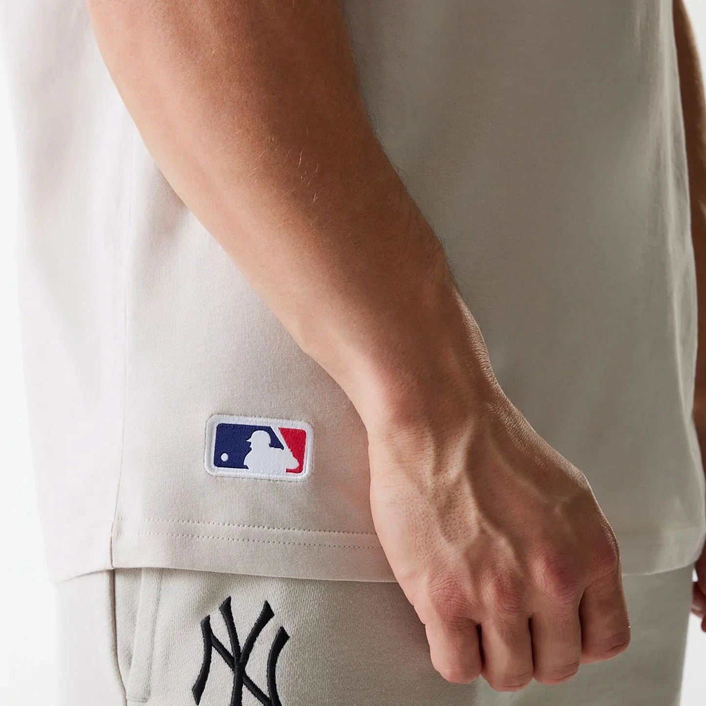 T-SHIRT NY YANKEES LEAGUE ESSENTIAL OVERSIZE