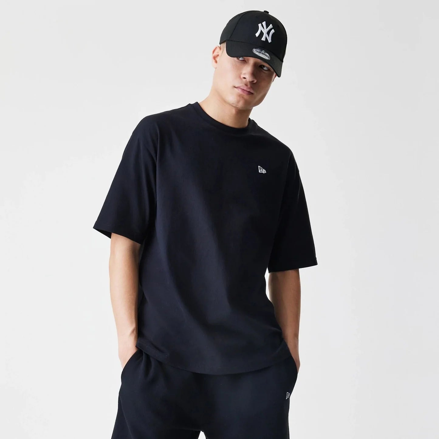 T-SHIRT ESSENTIALS PREMIUM LOGO OVERSIZE