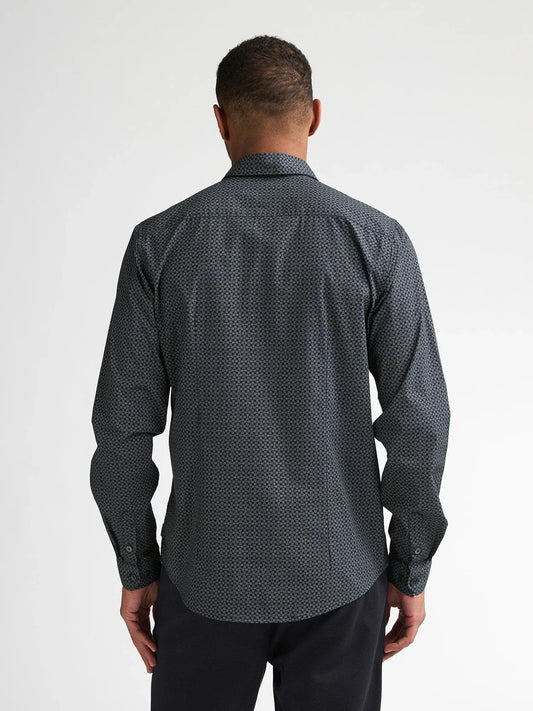 CAMICIA UOMO SLIM FIT IN COTONE ELASTICIZZATO PETROL INDUSTRIES – MICRO FANTASIA E ABBOTTONATURA NASCOSTA