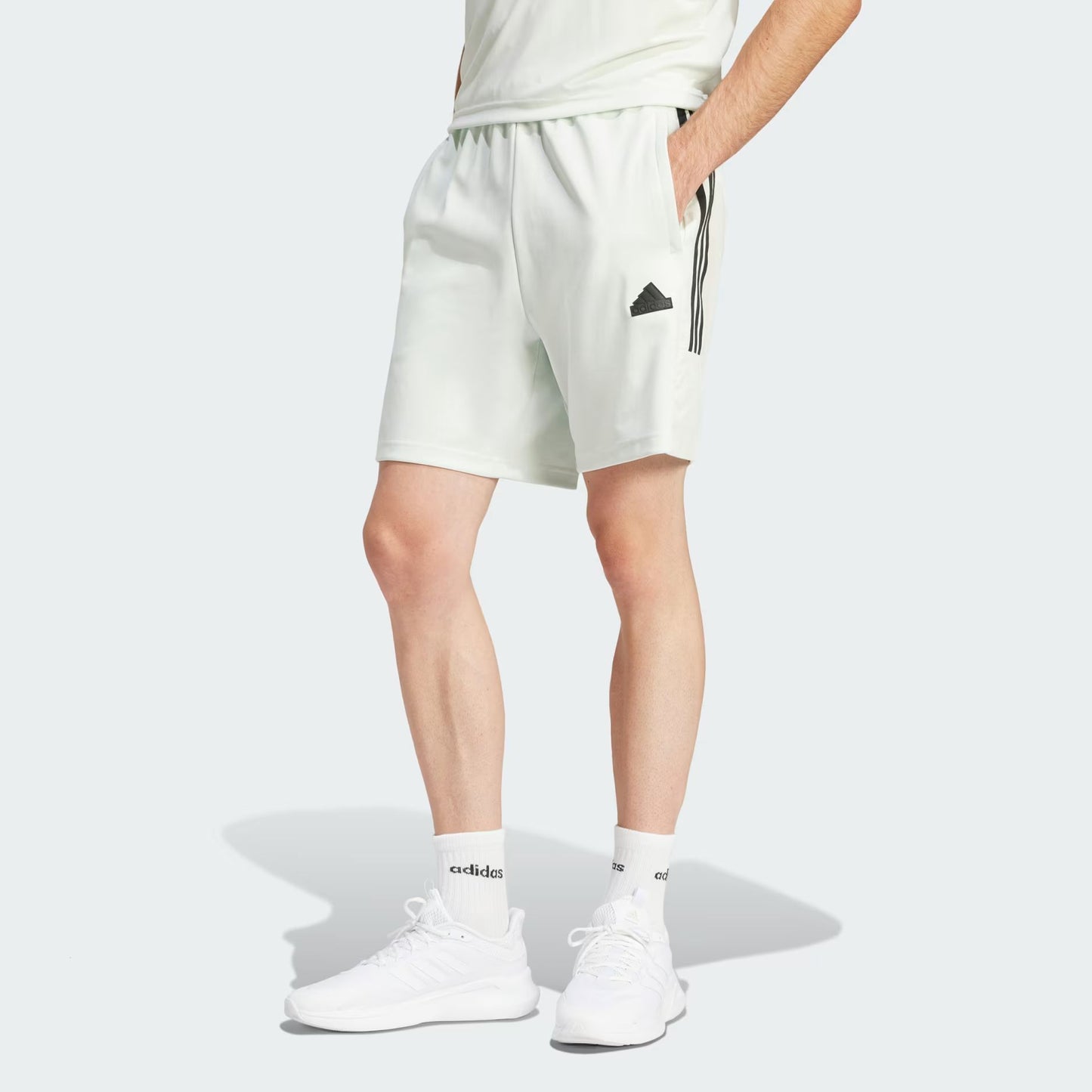 SHORT ESSENTIAL TIRO