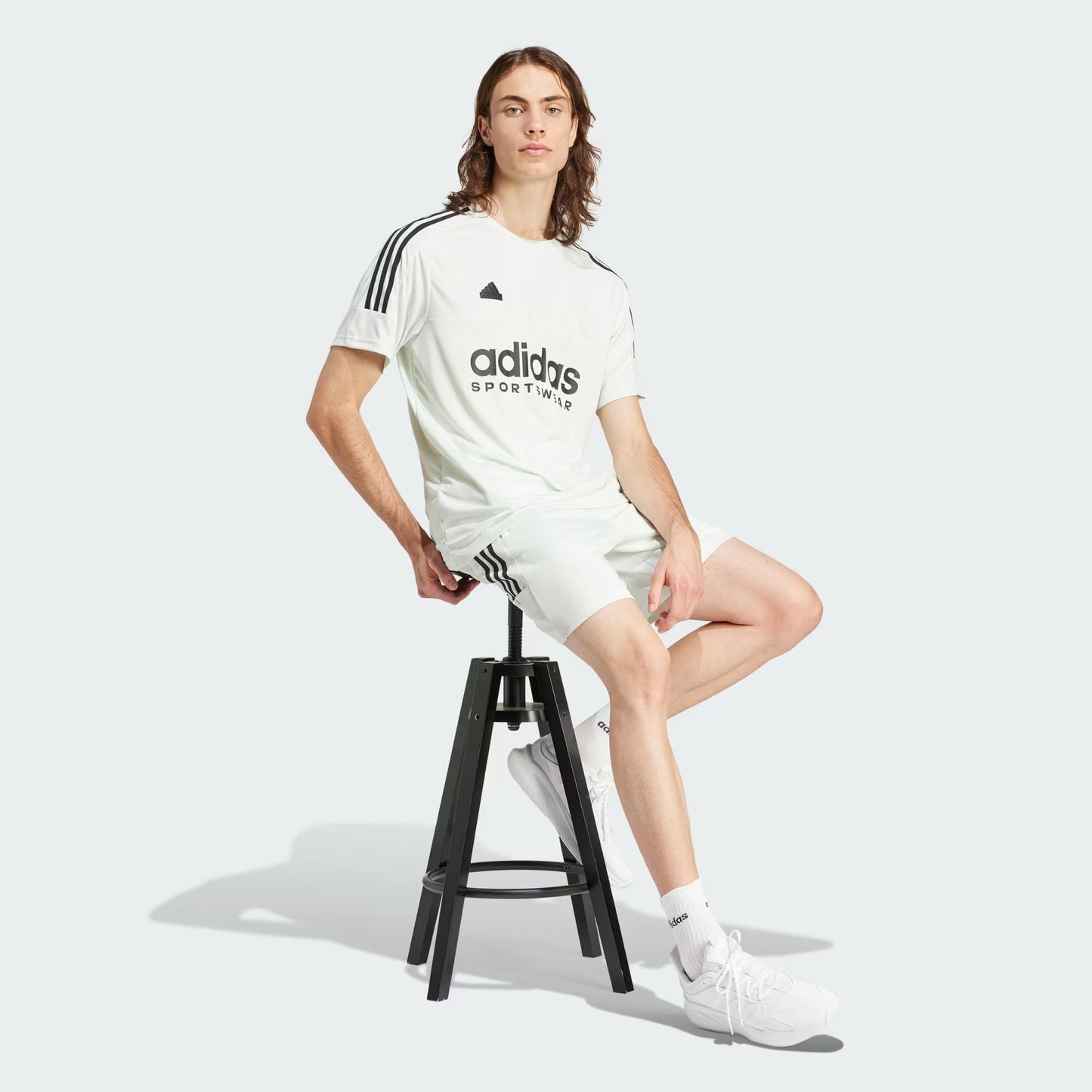 SHORT ESSENTIAL TIRO