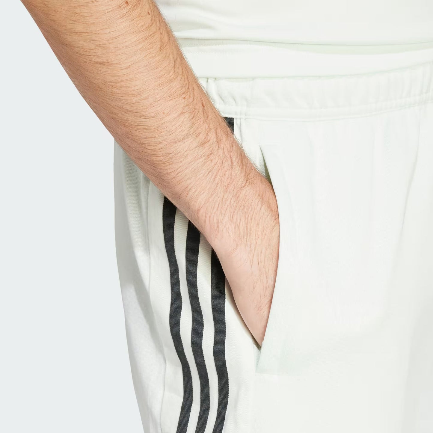 SHORT ESSENTIAL TIRO