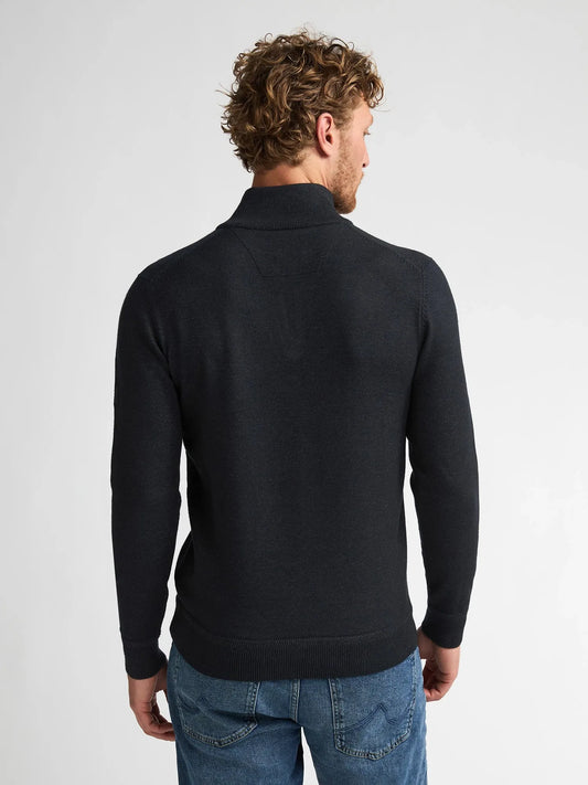 MAGLIONE UOMO MEZZA ZIP IN MAGLIA MORBIDA PETROL INDUSTRIES – REGULAR FIT CON COLLO ALTO E TASCHE
