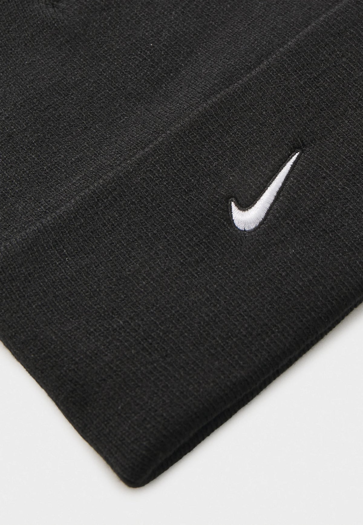 CAPPELLO UNISEX NIKE PEAK SWOOSH BEANIE – NERO