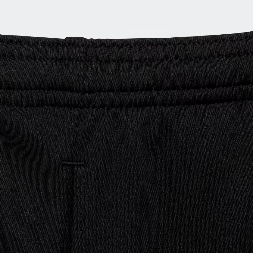 SHORT KIDS TRAIN ESSENTIALS AEROREADY LOGO