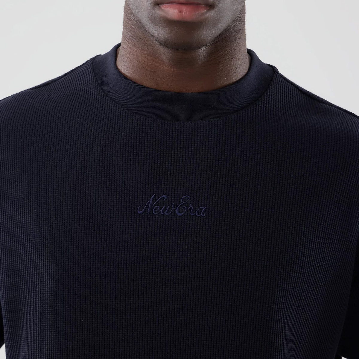 T-SHIRT BOXY UOMO NEW ERA WAFFLE HERITAGE SCRIPT – BLU NAVY