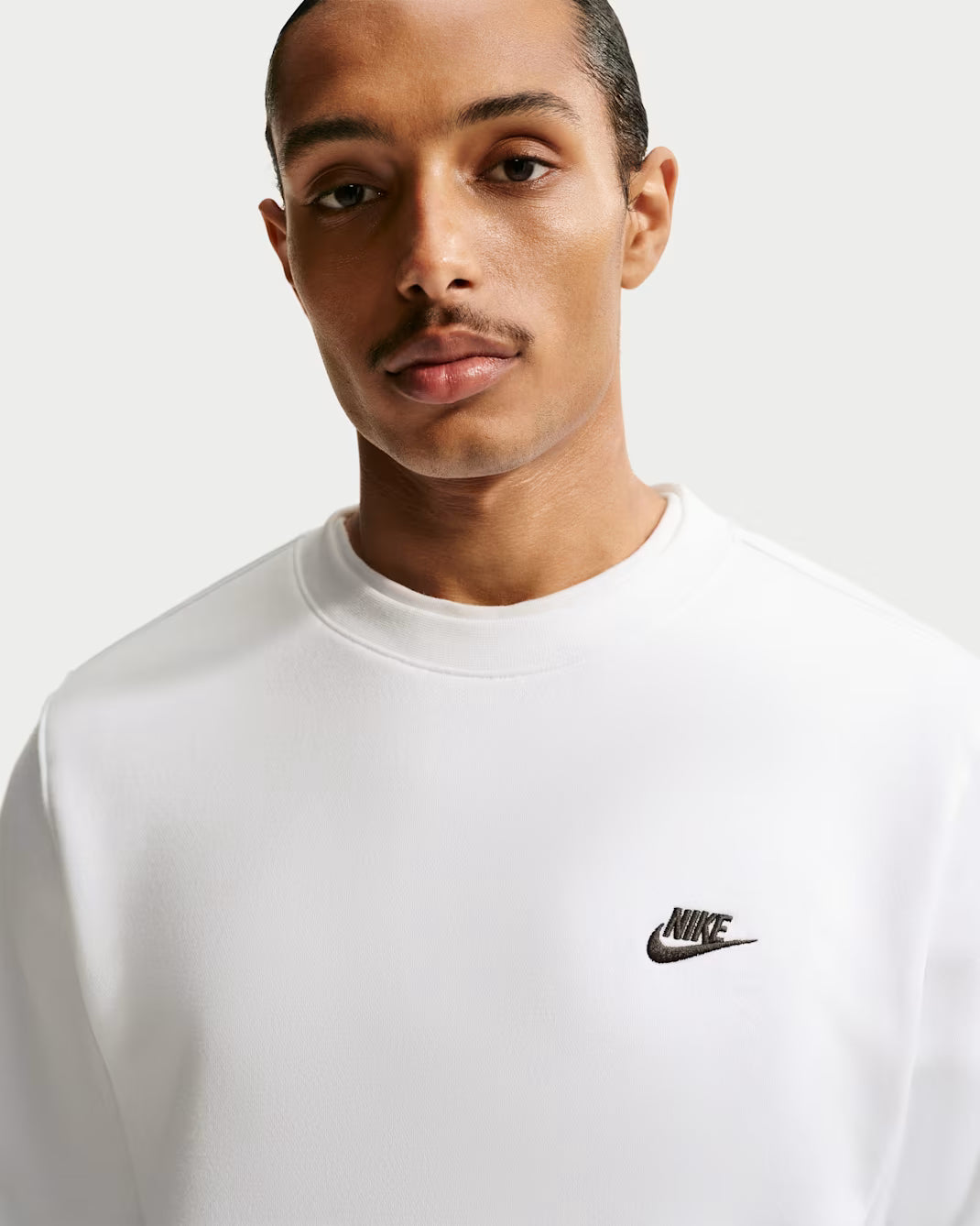 FELPA UOMO NIKE CLUB FLEECE CREW – BIANCO