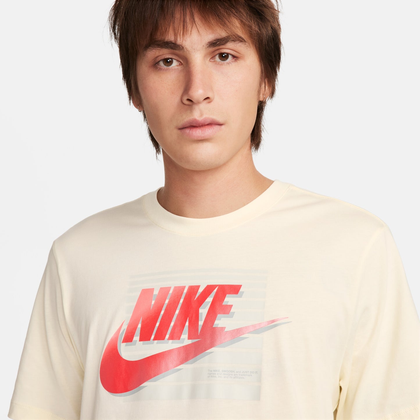 T-SHIRT GRAPHIC SPORTSWEAR