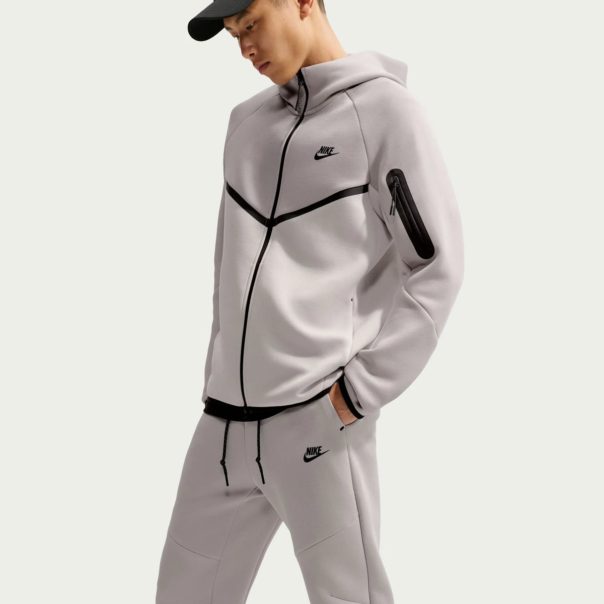 PANTALONI UOMO NIKE TECH FLEECE JOGGERS – GRIGIO