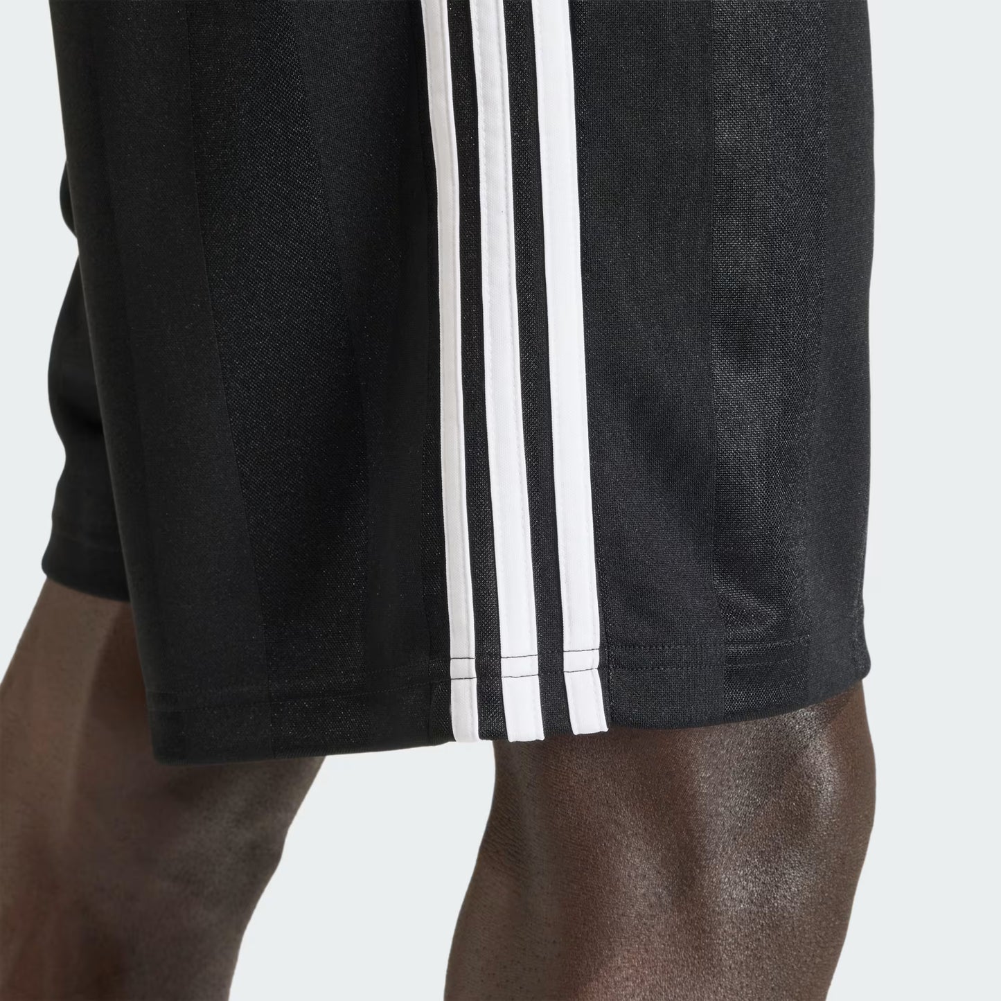 SHORT 3 STRIPES LOOSE ENGINEERED