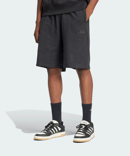 SHORT ESSENTIAL ELEVATED