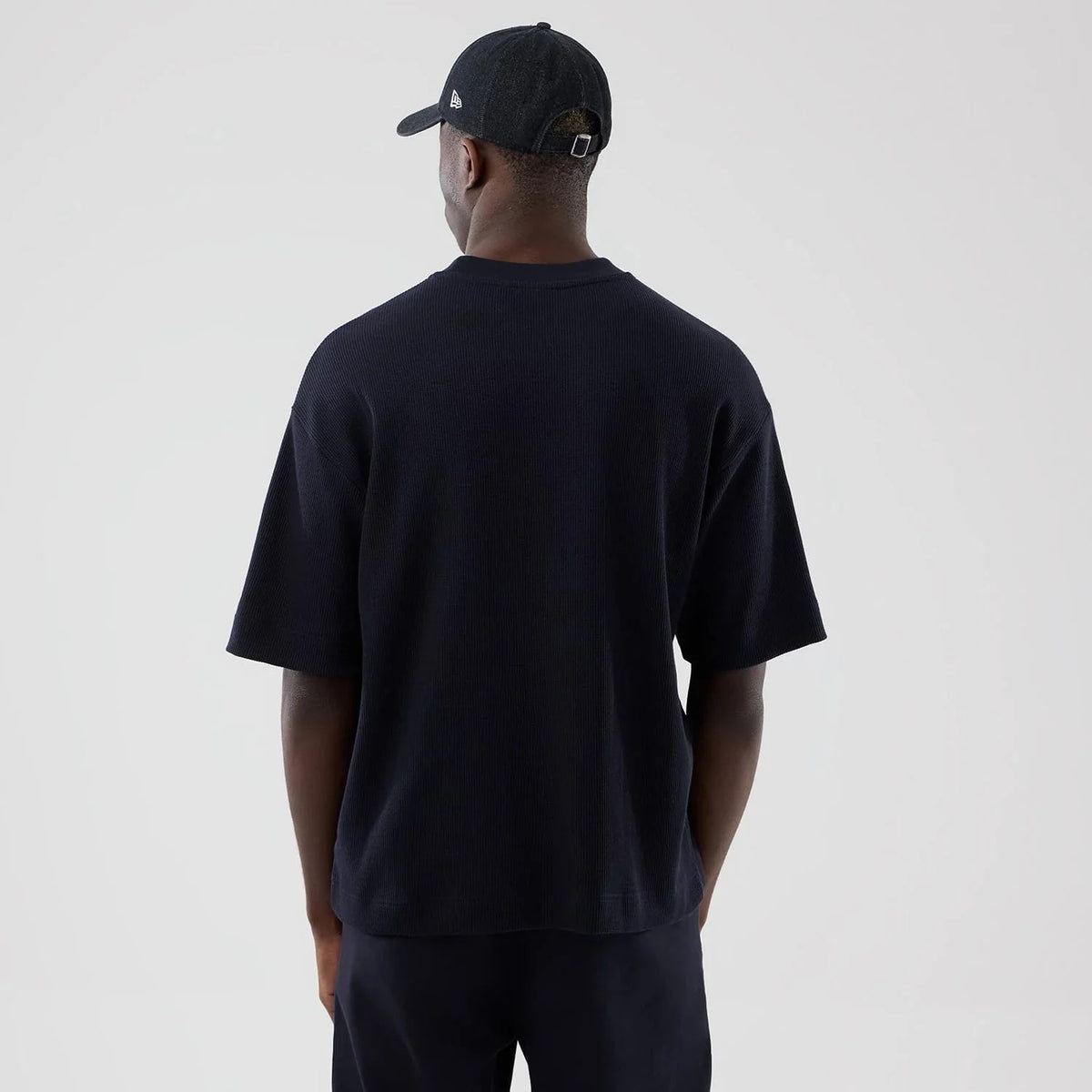 T-SHIRT BOXY UOMO NEW ERA WAFFLE HERITAGE SCRIPT – BLU NAVY