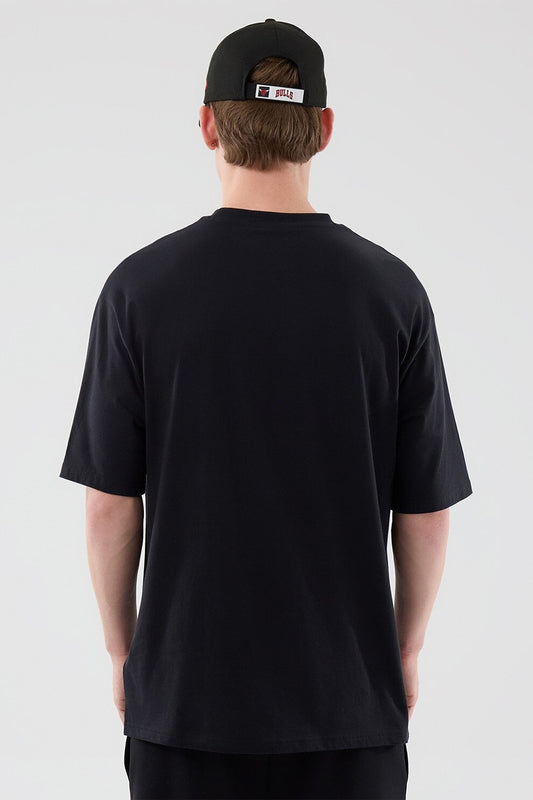 T-SHIRT OVERSIZE UOMO NEW ERA CHICAGO BULLS NBA LEAGUE EDITION TONAL – NERO