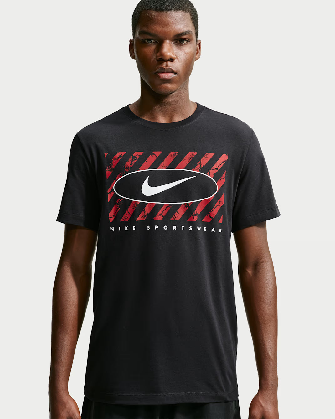 T-SHIRT UOMO NIKE SPORTSWEAR CLASSIC FIT – NERO