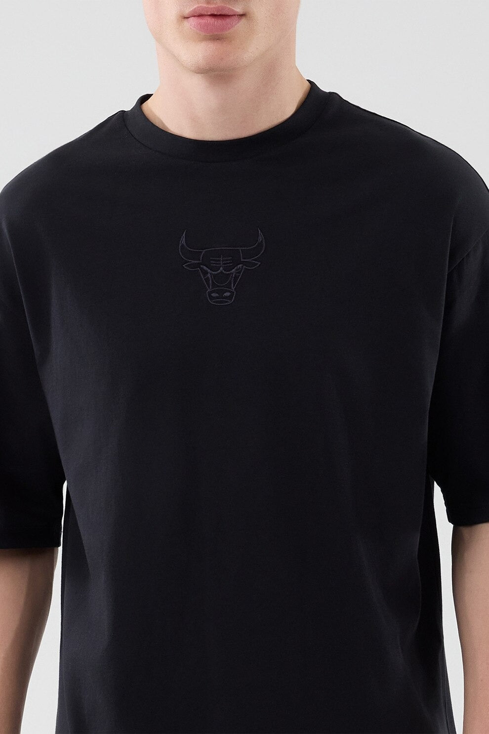 T-SHIRT OVERSIZE UOMO NEW ERA CHICAGO BULLS NBA LEAGUE EDITION TONAL – NERO
