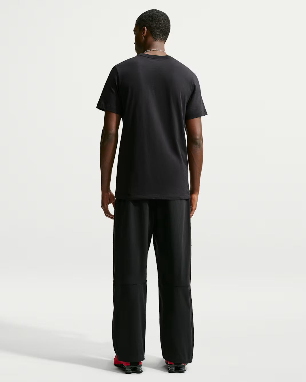 T-SHIRT UOMO NIKE SPORTSWEAR CLASSIC FIT – NERO