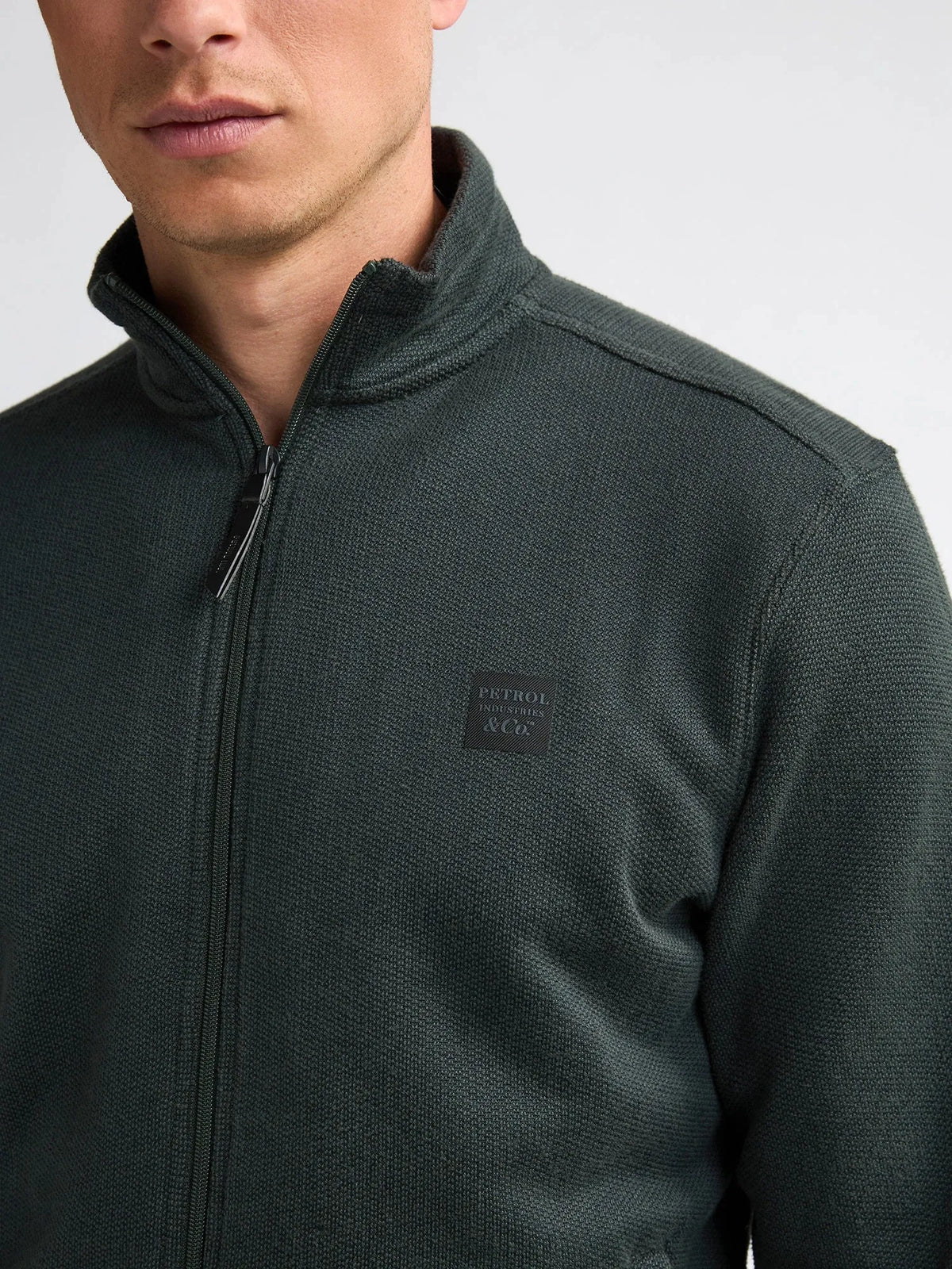 FELPA UOMO CON ZIP INTERA E COLLO ALTO IN COTONE BIOLOGICO PETROL INDUSTRIES – DEEP GREEN
