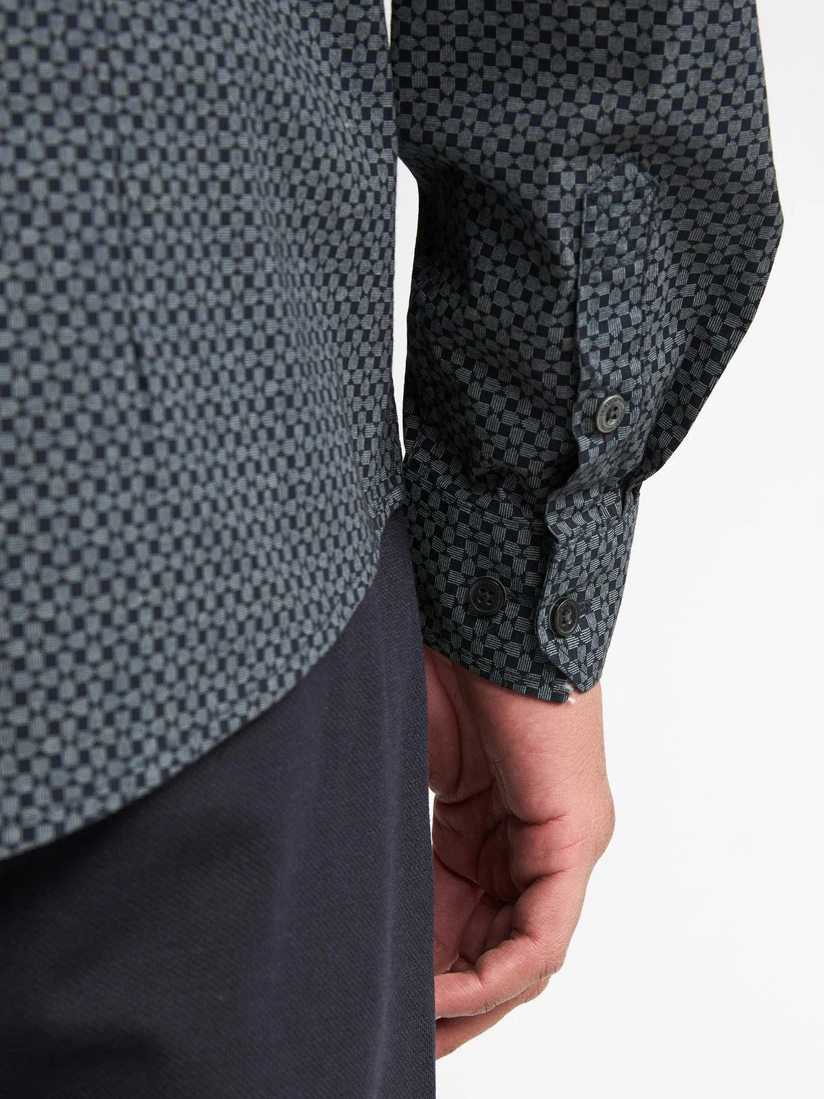CAMICIA UOMO SLIM FIT IN COTONE ELASTICIZZATO PETROL INDUSTRIES – MICRO FANTASIA E ABBOTTONATURA NASCOSTA