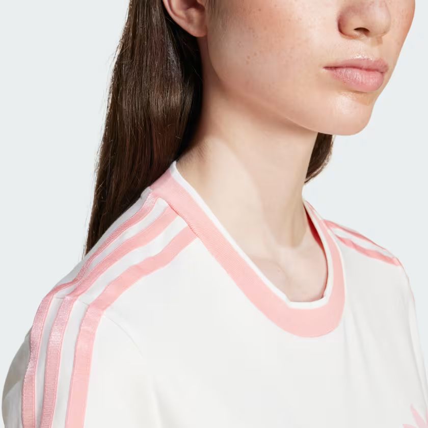 T-SHIRT GRAPHIC BADGE SLIM 3-STRIPES