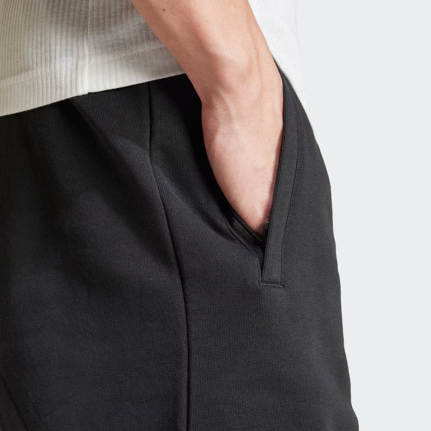 SHORT ESSENTIALS TREFOIL