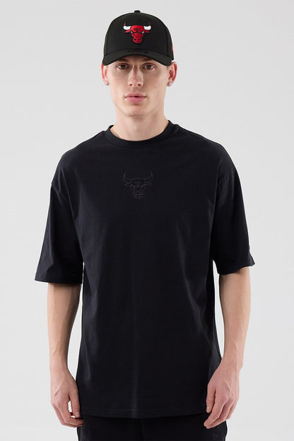 T-SHIRT OVERSIZE UOMO NEW ERA CHICAGO BULLS NBA LEAGUE EDITION TONAL – NERO