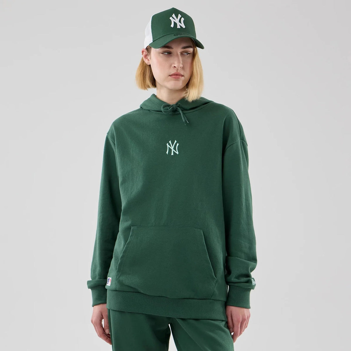 FELPA CON CAPPUCCIO NEW ERA NEW YORK YANKEES ESSENTIAL FLEECE – VERDE SCURO