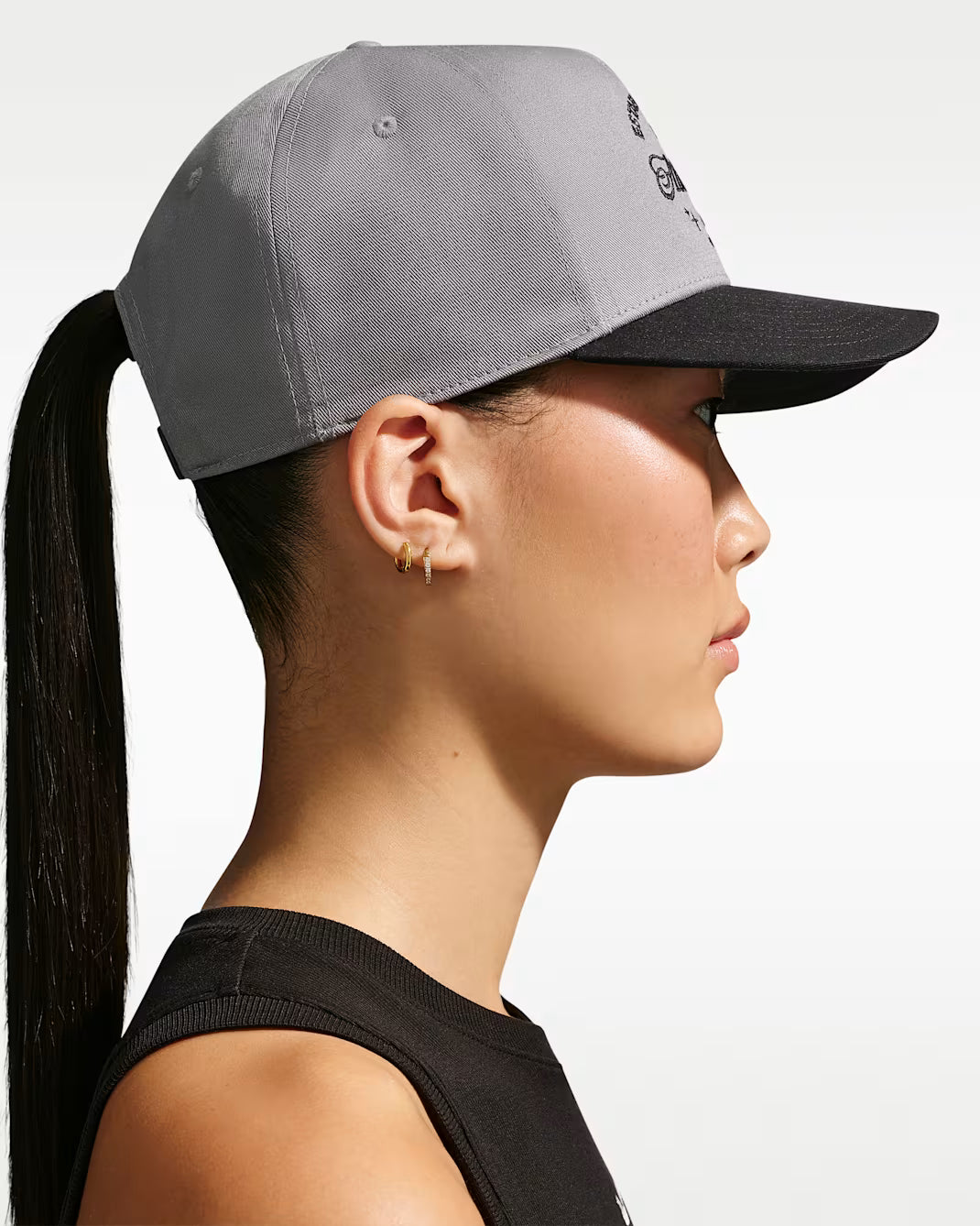 CAPPELLINO NIKE RISE STRUCTURED A-FRAME – GRIGIO E NERO