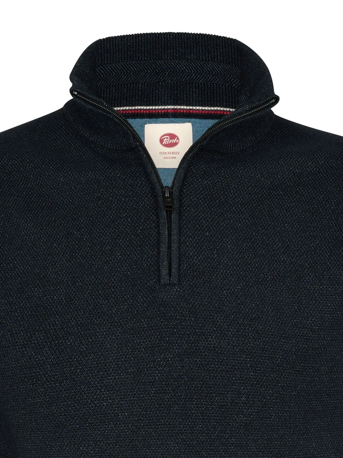 MAGLIONE UOMO MEZZA ZIP IN MAGLIA MORBIDA PETROL INDUSTRIES – REGULAR FIT CON COLLO ALTO E TASCHE