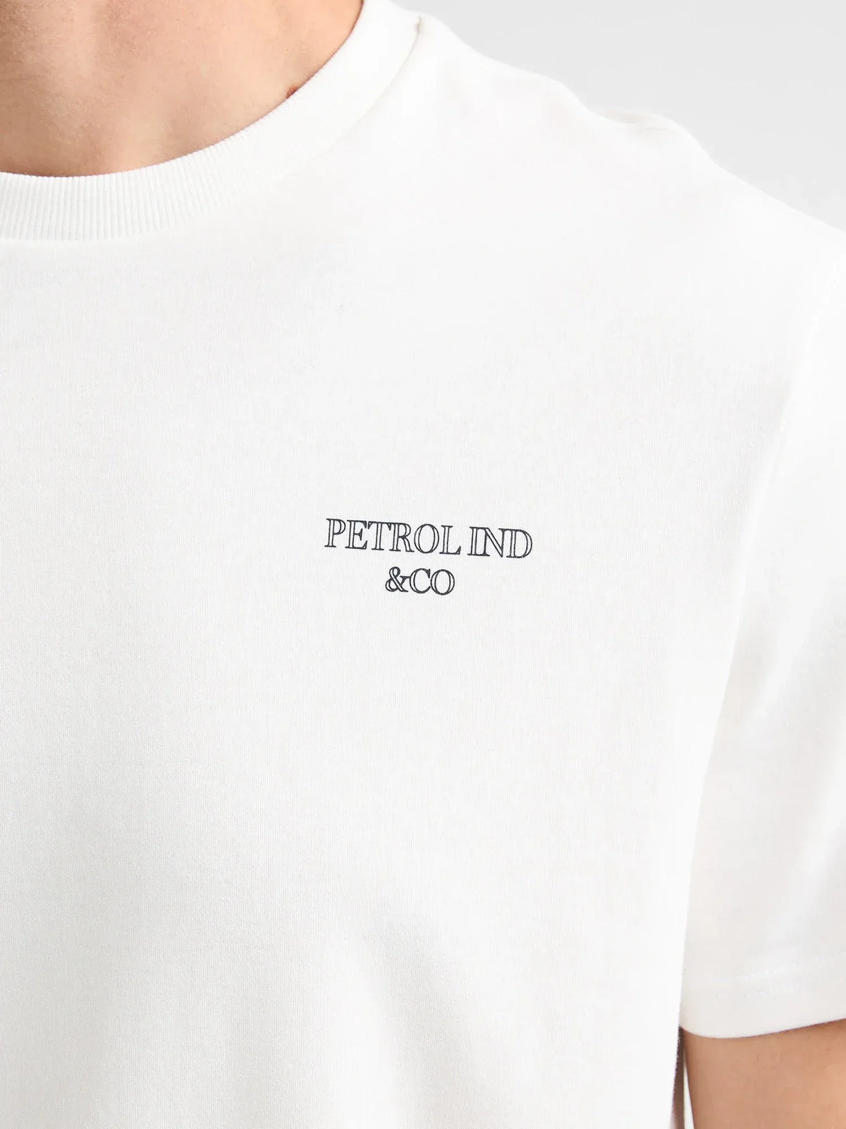 T-SHIRT UOMO IN COTONE PETROL INDUSTRIES ANTIQUE WHITE MELEE– REGULAR FIT CON STAMPA PETTO