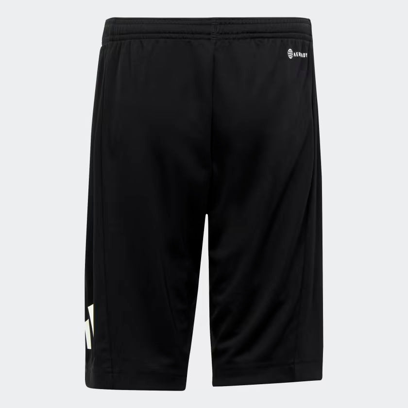 SHORT KIDS TRAIN ESSENTIALS AEROREADY LOGO
