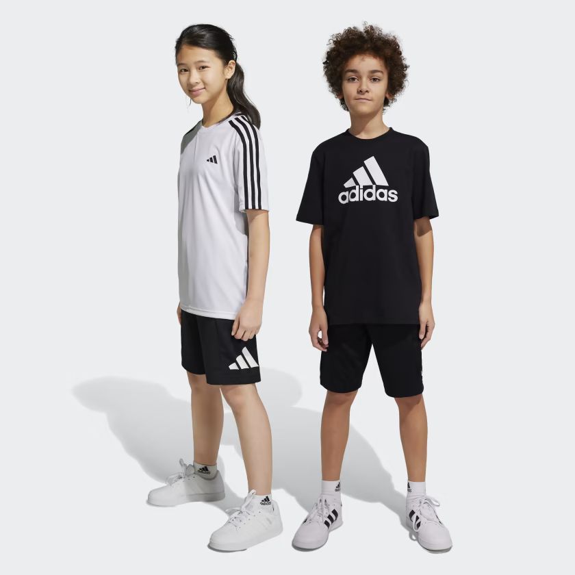 SHORT KIDS TRAIN ESSENTIALS AEROREADY LOGO