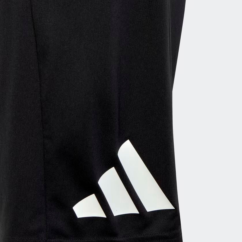 SHORT KIDS TRAIN ESSENTIALS AEROREADY LOGO