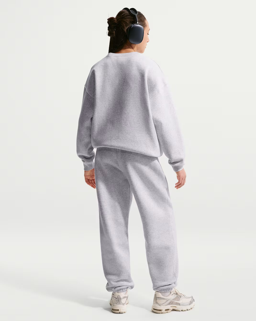 PANTALONI RAGAZZA NIKE STUDIO FLEECE AMPI – GRIGIO