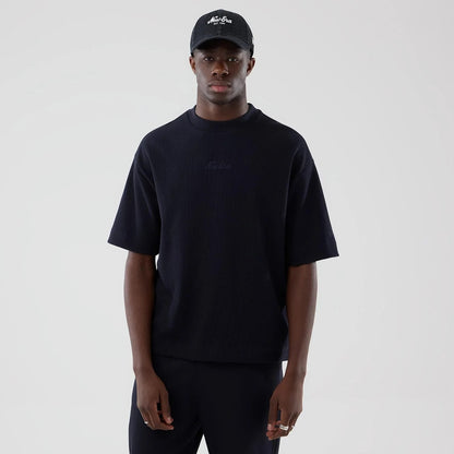 T-SHIRT BOXY UOMO NEW ERA WAFFLE HERITAGE SCRIPT – BLU NAVY