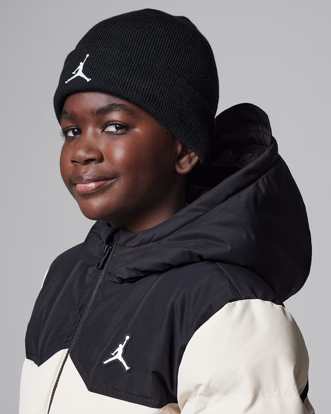SET RAGAZZO JORDAN ESSENTIALS CUFFIA E GUANTI – NERO