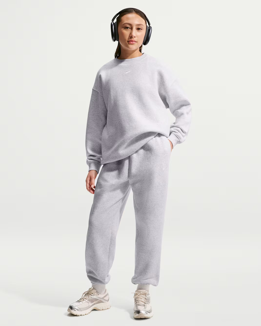 PANTALONI RAGAZZA NIKE STUDIO FLEECE AMPI – GRIGIO