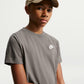 T-SHIRT RAGAZZO NIKE SPORTSWEAR LOGO FUTURA – GRIGIO