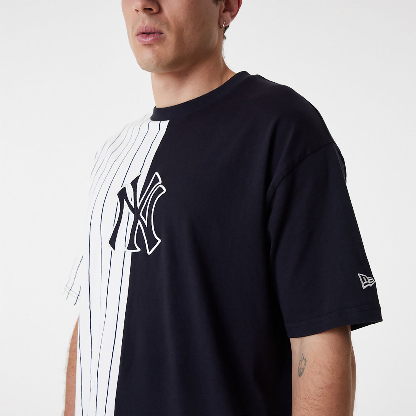 T-SHIRT NY YANKEES HALF STRIPPED