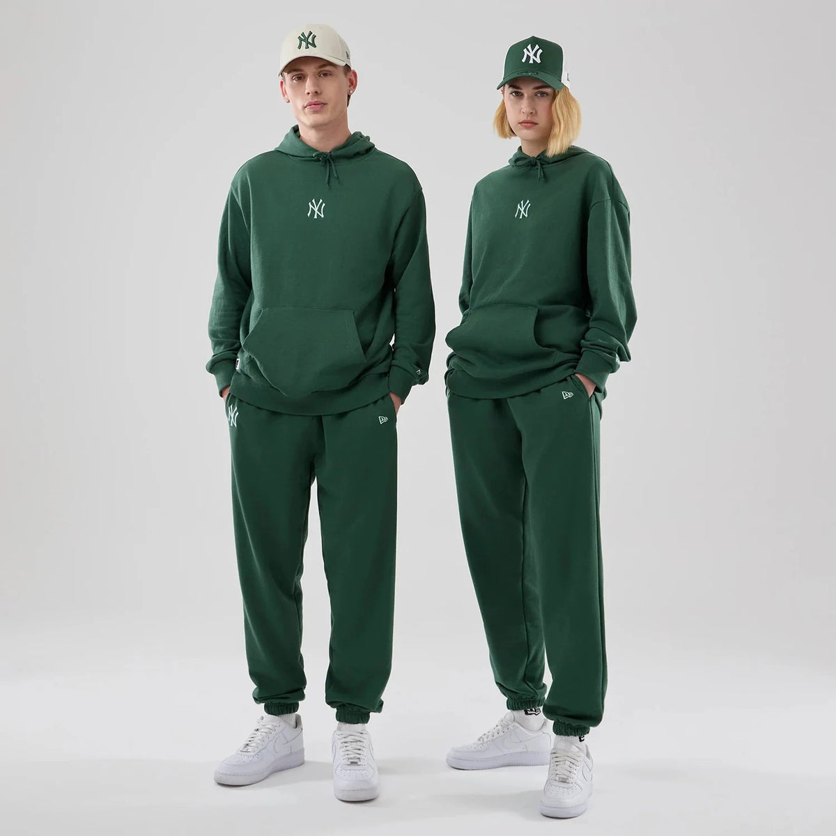 FELPA CON CAPPUCCIO NEW ERA NEW YORK YANKEES ESSENTIAL FLEECE – VERDE SCURO