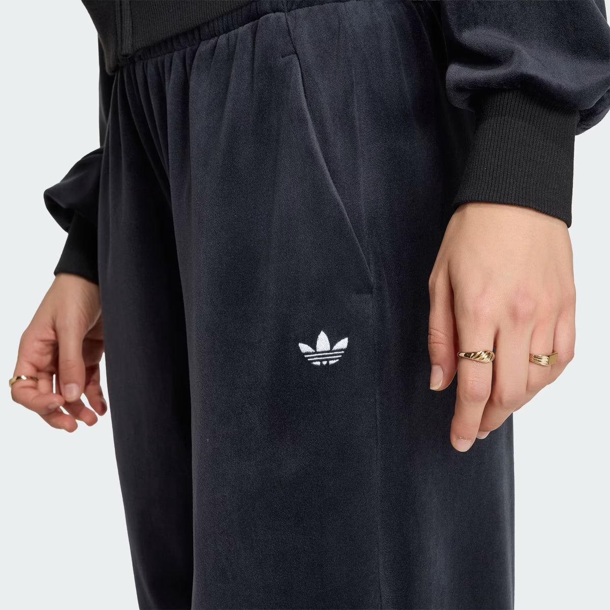 PANTALONI TUTA DONNA ADIDAS ESSENTIALS VELOUR – NERO - foto 5