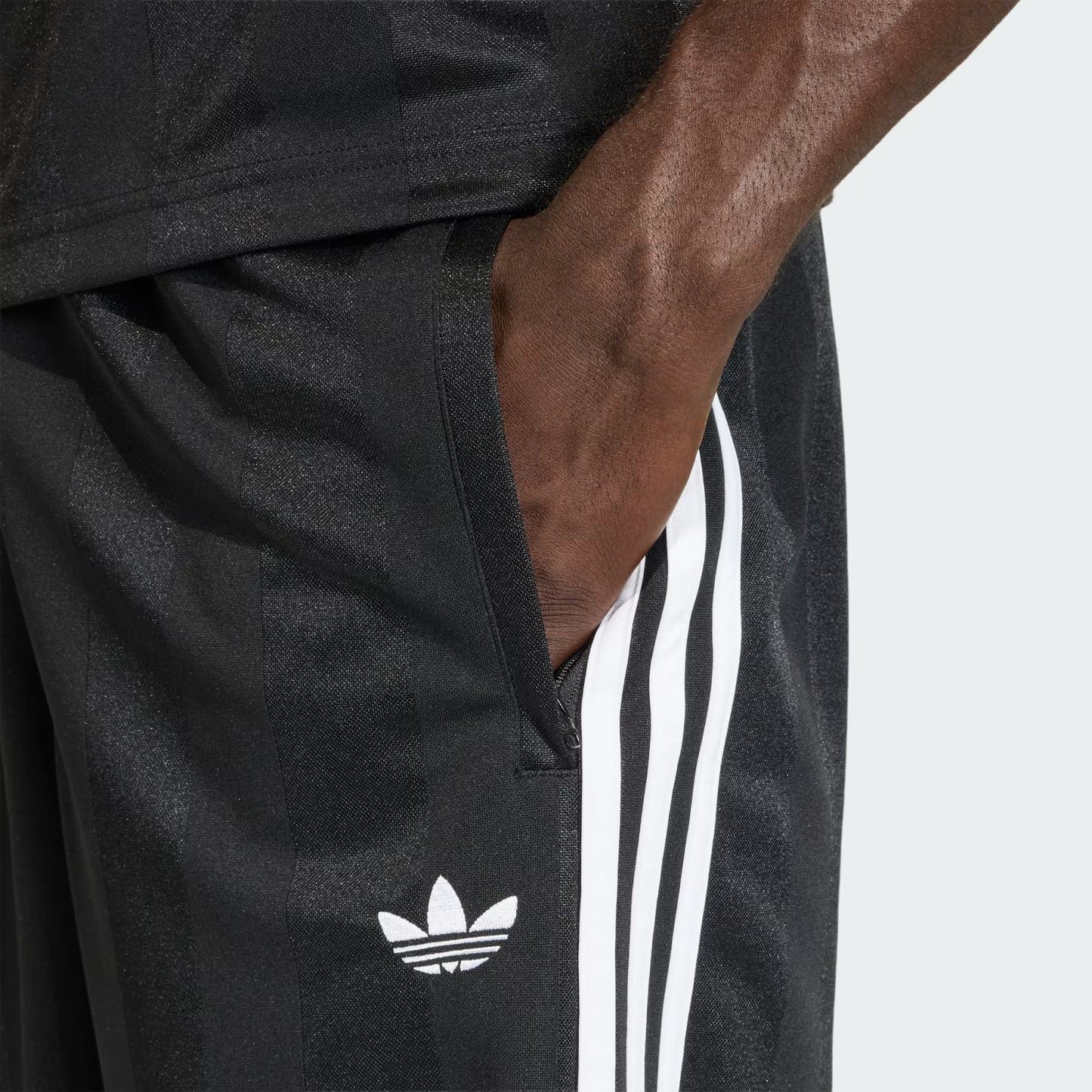 SHORT 3 STRIPES LOOSE ENGINEERED