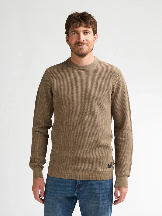 MAGLIA UOMO GIROCOLLO IN COTONE LEGGERO TESTURIZZATO PETROL INDUSTRIES REGULAR FIT – MARRONE
