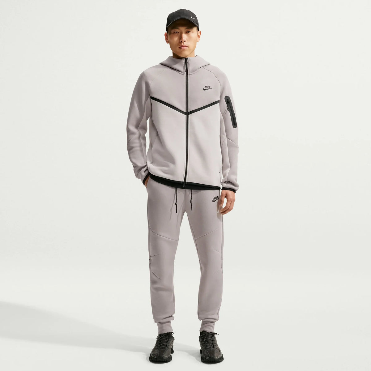 PANTALONI UOMO NIKE TECH FLEECE JOGGERS – GRIGIO