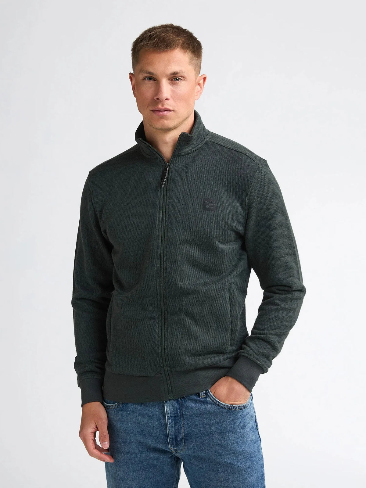 FELPA UOMO CON ZIP INTERA E COLLO ALTO IN COTONE BIOLOGICO PETROL INDUSTRIES – DEEP GREEN